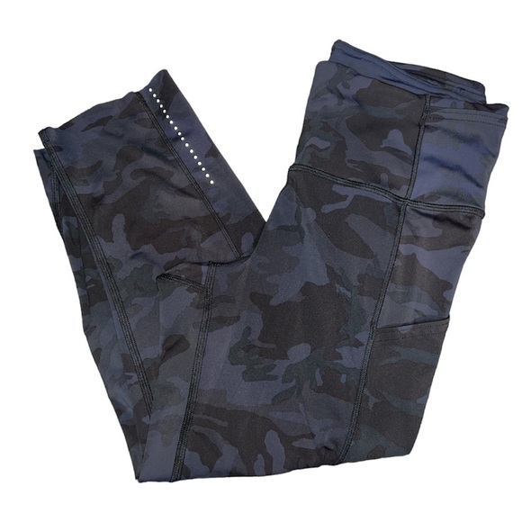 Lululemon Camo Print Cropped Leggings W/Side Pockets - Picture 1 of 9